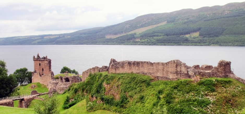 Ruiny Urquhart CAstle i Loch Ness